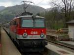 Die 1142 673 am 19.04.2008 bei der Ausfahrt in Reichraming ...