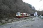 HzL Hohenzollersche Landesbahn AG Sonderzug der Hohenzollerischen Landesbahn anl�sslich der 'Horber Schienentage' in Haigerloch an der Strecke Eyach-Hechingen (kein SPNV). Gerade passiert der Zug den Haigerlocher Lokschuppen. Der Sonderzug besteht aus 2x RegioShuttle, 1x NE 81 sowie zuletzt ein MAN-Triebwagen. (November 2007)
