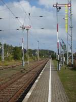 Formsignale Im Endbahnof Sassnitz stehen am Ende der Strecke diese beiden Formsignale in Richtung Prellb�cke obwohl die Strecke dort endet!