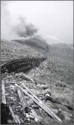 Mount Washington Cog Railway Die Jacobs ladder oberhalb der Streckenh�lfte. Schwach zu erkennen im Tal Marshfield station. (03.08.1998)