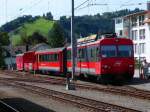 AB Appenzeller Bahnen BDeh 4/4 16 kuppelt einen Aussichts- und Velowagen in Gais an (03.09.08).
