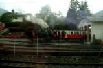achenseebahn Achenseebahn bei Jenbach wird f�r die erste Auffahrt nach Pertisau bereitgestellt. Leider regenete es bei dieser Aufnahme, die aus dem fahrenden Zuge gemacht wurde, sehr stark. 26.09.08