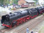 Dampfloks 01 066 und 01 202 abfahrbereit im Bahnhof Neuenmarkt- ...