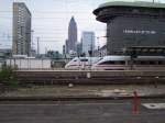 ICE 1 und ICE T nebeneinander in Frankfurt/Main Hbf
Das Stellwerk ...