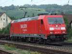 BR 185 279 zieht einen G�terzug durch Efringen-Kirchen am 28.08.2008. ...