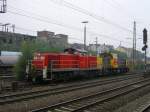 BR 294 722-4 und NL BR 6466, Ausfahrt aus HA-Vorhalle ...