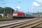 101 044 mit IC 2376 bei der Einfahrt in Kreiensen ...