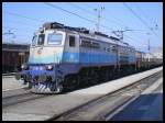 1061-101 am 01.08.2008 mit einem G�terzug im Bahnhof Rijeka  ...