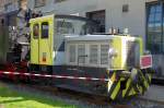 Dispolok einmal ganz anders: Dieser Kleindiesel unterst�tzt die beiden Bahnpark-K�fs ...