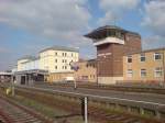 weiden-oberpfalz Ein blick auf das Stellwerk (rechts in Bild) und das Bahnhofsgeb�ude (links in Bild) in Bahnhof Weiden (Oberpf), 27.09.08