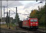 BR 185 mit Zugen 185 215-1 zog am Abend des 4.10.2008 den Zementklinkerzug von Harburg (Schwab) in Richtung Stuttgart durch den Bahnhof Goldsh�fe.