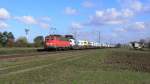 BR 140 mit Zugen 140 187 mit einem Kleintransporterzug bei Wiesental an der KBS 700 Mannheim-Karlsruhe. (19.3.2008)