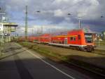 doppelstock-steuerwagen-ex-dr Rechtzeitig vor erreichen des RE aus Flughafen Leipzig/Halle,  zeigte sich doch noch die Sonne. Hier ein Steuerwagen der Gattung DABbuzf 778.0 am 04.10.2008 in Leipzig Hbf.
