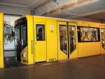 U-Bahn Berlin Neubau-Kleinprofilzug der Berliner U-Bahn auf der Linie U2 im U-Bhf. Klosterstrasse, 5. 10. 2008