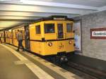 Hist. A2-U-Bahnzug im U-Bhf. Alexanderplatz am 5. 10. 2008  ...