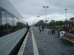 Blick in Richtung L�beck aus dem Bahnhof Pzttgarden. Links steht ...