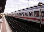 Dortmund, 21.10.2006, ein IC im Hauptbahnhof (die Sonne sorgt f�r ...