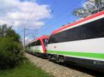 Zwei Triebzuege der Baureihe 30 der Bulgarischen Staatsbahnen (BDZ), die ...