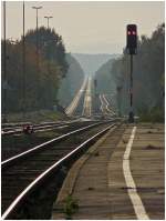 Im Abendlicht spiegeln die Gleise der Eifelbahn den romantischen Charakter ...