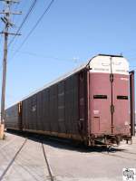 Autotransportwagen der TTX # 913398 (vorne) der Aufbau tr�gt noch ...