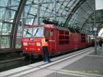 Die Reichsbahn-Kn�delpresse 180 018 steht am 28.09.08 mit dem Berlin-Warschau-Express ...