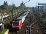 185 301 mit einem Containerzug in Richtung Hamburg; Billwerder-Moorfleet, 11.10.2008 ...