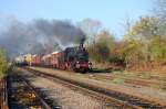 57 2770 mit G�terzug bei der Einfahrt in Eggenfelden. (17.10.2008) ...