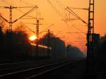 Ein Sonnenaufgang und ein Quitschie. Aufgenommen am 18.10.2008 in Haar ...