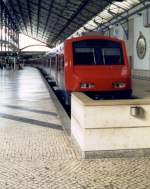 Lissabon, September 1999, ein Triebzug BR 2300 als Vorortzug im ...