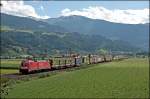 182 019 (9180 6 182 019-0 D-DB) schiebt einen schweren ...