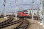Re 460 048-2 f�hrt ...  Sandro Gadola 22.10.2008