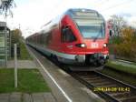 br-427-stadler-flirt-3-teilig Flirt 427 001/827 001/301/601/427 501 am 28.10.2008 als RE 33314 Binz-Stralsund beim Zwischenhalt in Rambin.