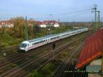 IC-Zuge und IC-Wagen Eine IC-Garnitur mit schiebender BR 120 passiert am 28.10.08 den Rbf Halle/Saale.