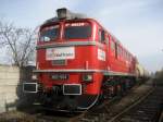st44-m62 M62-584 mit einem Kesselzug wartet auf Gr�nes Licht am 27.10.2008 in Krak�w Olszanica.