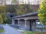 Br�cke und Tunnelportal von Wesenstein am 18.10.08, Blick Richtung Altenberg. ...