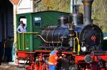 e-3-3 Sihlwald - Lokf�hrer Rolf Aschwanden wartet, dass sein Kollege mit den Arbeiten fertig wird, denn in gut 15 Minuten beginnt die zweite Tour nach Z�rich-Wiedikon. 26.10.2008