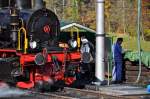 e-3-3 Sihlwald - Schnell ein Mittagessen im Stehen f�r den Lokf�hrer, die 'Schnaaggi-Schaaggi' hat mehr Zeit f�r Essen ( Kohle ) und Trinken ( Wasser ). 26.10.2008