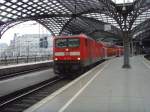 112 161-5 zieht ihren RE aus dem K�lner Hauptbahnhof nach ...