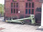 Ein demontierter Wasserkran liegt am Heitzhaus am 03.10.08 in Freital ...