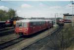 br-771--772-dr-171172-dr-vt-209-ferkeltaxe Eine rote Ferkeltaxe 772 105 im Juli 1997 im damals gut best�ckten Bw Berlin Pankow.
