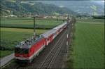 br-1144 Die Innsbrucker 1144 212 (9181 1144 212-8?) bringt bei Schwaz den REX 5164 'ZUKUNFTSZENTRUM  T I R O L' von Innsbruck Hbf nach Kufstein. Am Zugschluss laufen Drei Schnellzugwaggons mit die aber vermutlich verschlossen mitgef�hrt werden. (08.07.2008)
