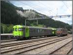 autoverlad Re 4/4 173 sowie Steuerwagen f�r die Autoz�ge stehen am 27.07.2008 im Bahnhof von Kandersteg bereit. 