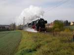 br-52--kriegslok-52-drg-dr-db--nicht-052-db- 52 8195-1 zum 150 Jahre Jubil�um Werrabahn auf Sonderfahrt nach Sonneberg kurz hinter Coburg. 02.11.2008 