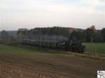 br-52--kriegslok-52-drg-dr-db--nicht-052-db- Zum Jubil�um '150 Jahre Werrabahn' fand am 2. November 2008 auf der Strecke zwischen Lichtenfels und Sonneberg Sonderfahrten mit einen historischen Personenzug, gezogen von 52 8195-1, statt. Des weiteren wurde im Coburger Bahnhof ein Bahnhofsfest mit einer Fahrzeugausstellung und mehreren Informationsst�nden veranstaltet. Das Bild zeigt 52 8195-1 Tender voraus kurz vor R�dental in Fahrtrichtung Coburg kurz vor halb zwei nachmittags.