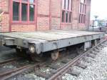 Weiseritztalbahn Schmalspur SKL Beiwagen ohne Bordw�nde am 03.10.08 neben dem Lokschuppen in Freital Hainsberg.