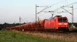 Mit einem sch�nen Schotterwagenganzzug ist 185 150 am Abend des ...