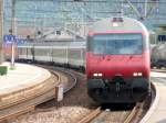 IC Steuerwagen SBB - Durchfahrender Schnellzug im Bahnhof von Martigny am 01.09.2008