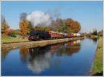BR 57 Diese Stelle am Alzkanal ist wahrscheinlich eine der abgelutschtesten Fotostellen zwischen T��ling und Trostberg �berhaupt, aber wenn man schon eine so weite Anreise wie ich hinter mir hat, geh�rt dort ein Foto einfach dazu. Das Foto zeigt 57 2770 (=�GEG-Lok 657.2770) mit einem Fotog�terzug zwischen Garching und Trostberg am 18.10.2008 kurz nach Schalchen.