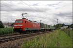 BR 152 152 043 ist noch mit DB CARGO Logos unterwegs und bringt bei Vogl den TEC 42124(?), Verona Quadrante Europa - Karlsruhe, in Richtung M�nchen. Welches ist besser? (09.07.2008)