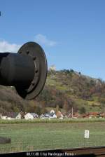 re-4-4-ii-re-420 Wer will den hier die Burgruine Wartau SG einfach umstossen??
Des R�tsels L�sung: Es ist die Re 4/4' 11285 :-)
Spurwechsel Neugr�t 05.11.08